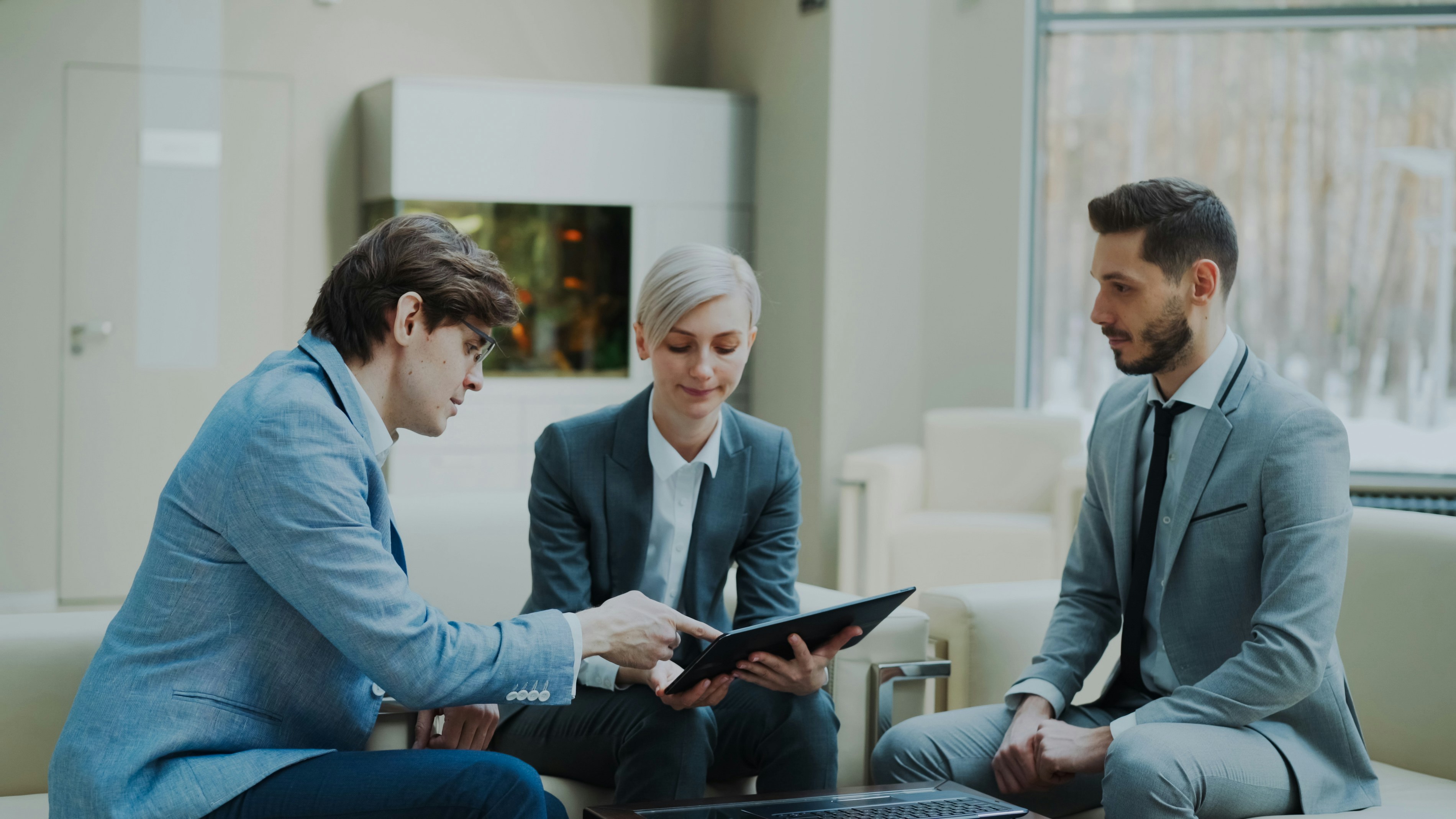 An expert advisor reviewing a project file with a client